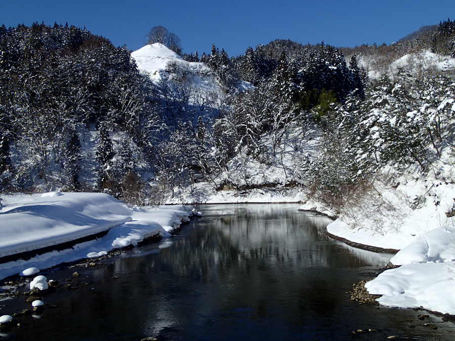 津軽白神湖　雪解け